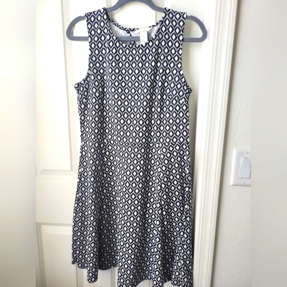 Elegant Black and White Patterned Dress